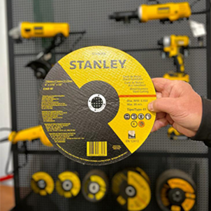 ﻿﻿ Amoladora DeWALT amarilla y negra de uso doméstico y profesional. Producto abrasivo utilizado en soldaduras industriales. Auri, Rosario.