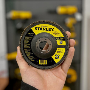 Flap DeWALT amarilla y negra de uso doméstico y profesional. Producto abrasivo utilizado en soldaduras industriales. Auri, Rosario.